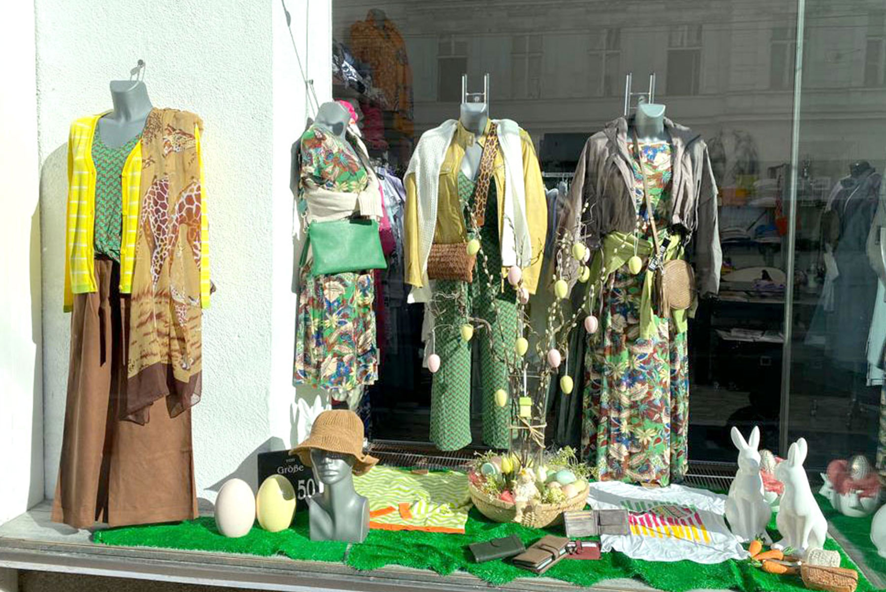 Frühlingsmode in frischen Farben in der Boutique Relax